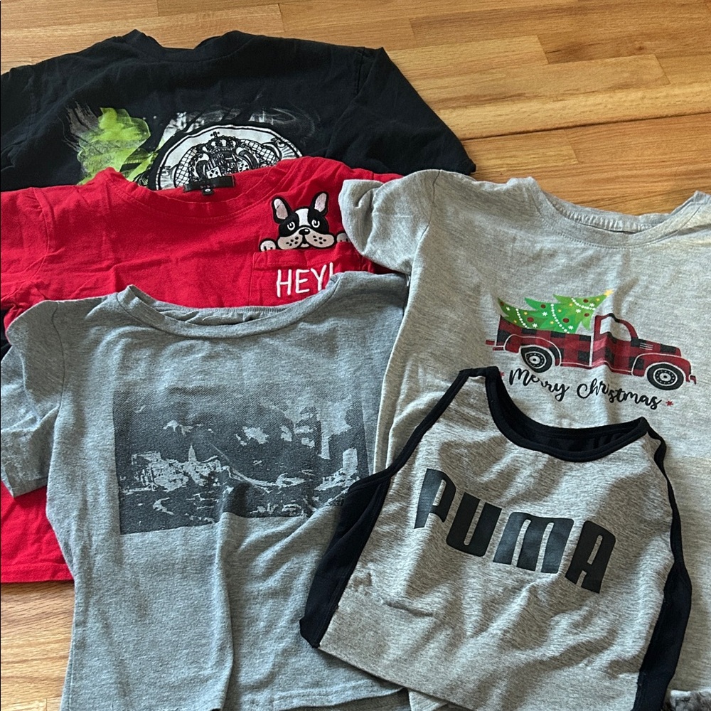 5 Women’s Graphic Tees - Small